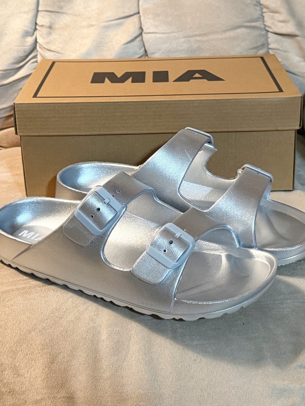 Mia Sandals - Jasmin - Silver - Size 9 - New in box